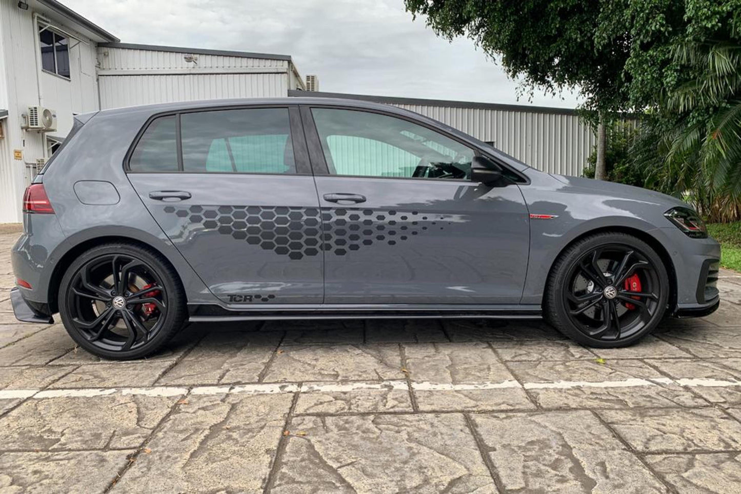 Autocolante hexagonal lateral em forma de favo de mel compatível com VW Golf GTI TCR | Autocolante de vinil hexagonal para automóvel